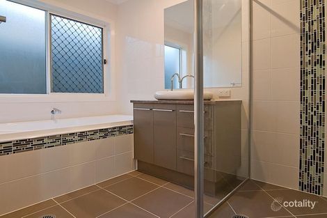 Property photo of 26 Johnstone Place Riverview QLD 4303