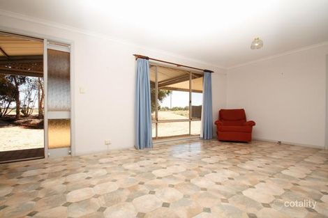 Property photo of 93 Paruna Road Loxton SA 5333