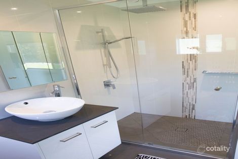 Property photo of 10 Jordan Close Mooroobool QLD 4870