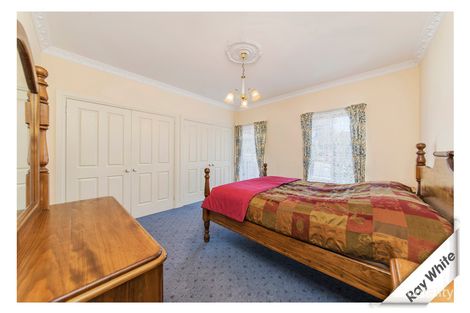 Property photo of 28 Kinlyside Avenue Jerrabomberra NSW 2619
