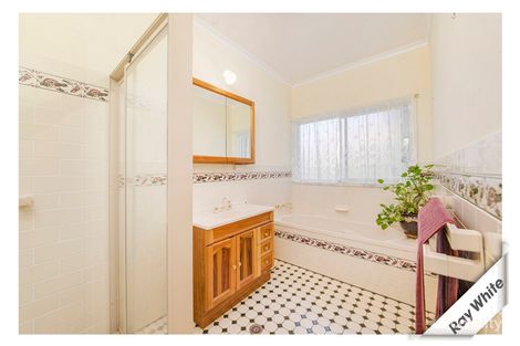 Property photo of 28 Kinlyside Avenue Jerrabomberra NSW 2619