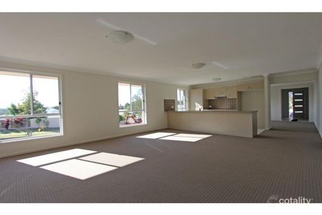 Property photo of 30 Figtree Boulevard Wadalba NSW 2259