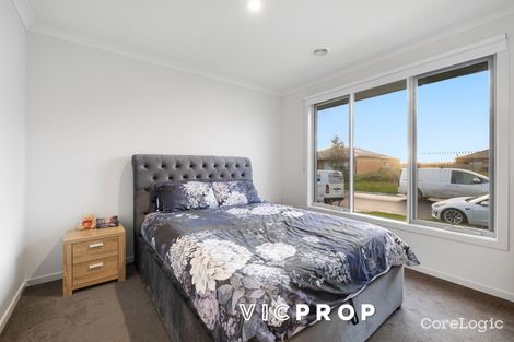Property photo of 8 Midland Grove Werribee VIC 3030