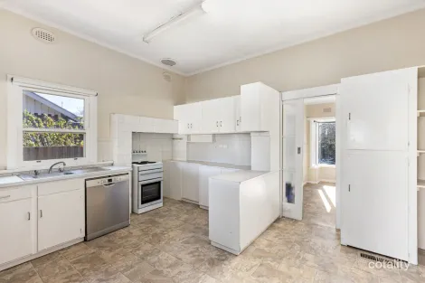 Property photo of 14 Brawn Avenue Lake Wendouree VIC 3350