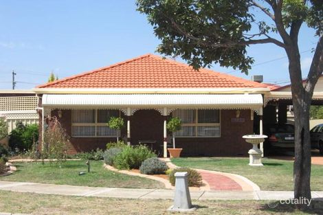 Property photo of 2 Elora Court St Albans VIC 3021