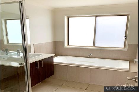 Property photo of 10 Caspian Circuit Point Cook VIC 3030
