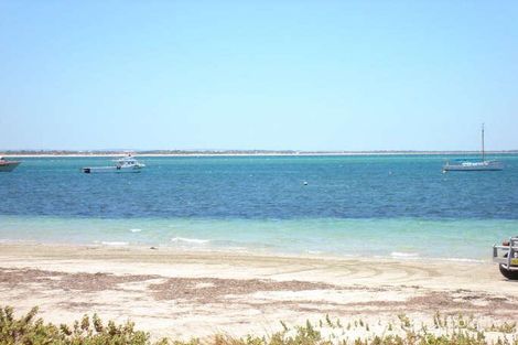 16 Thomas St, Safety Bay, WA 6169