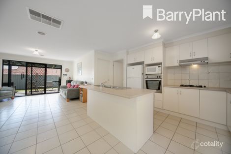 Property photo of 33 Gatehouse Parade Cranbourne East VIC 3977