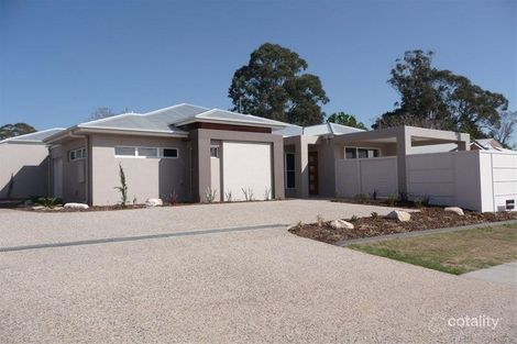 2/245 Mackenzie St, Centenary Heights, QLD 4350