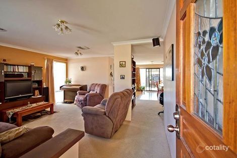 1 Emperor Cl, Seville Grove, WA 6112
