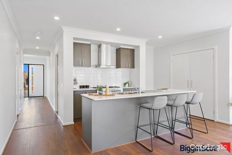 Property photo of 10 Louisville Drive Thornhill Park VIC 3335