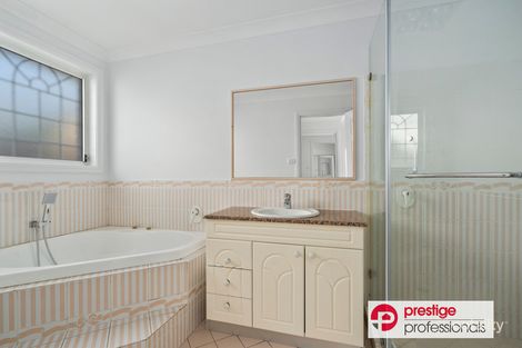Property photo of 28 Lyndhurst Court Wattle Grove NSW 2173