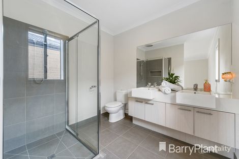 Property photo of 13 Wembley Avenue Strathtulloh VIC 3338