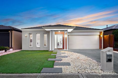 Property photo of 18 Aubisque Close Fraser Rise VIC 3336