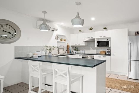 Property photo of 19 Hillview Drive Hillcrest QLD 4118