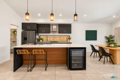 54 WHYAMBEEL CH, SMITHFIELD, QLD 4878