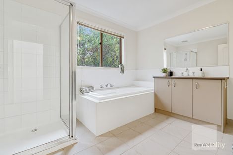 Property photo of 47 The Boulevard Gisborne VIC 3437