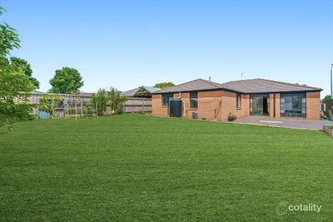 Property photo of 110 Webster Way Pakenham VIC 3810