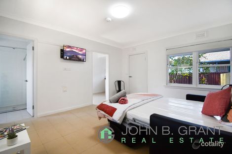 2/140 Juno Pde, Greenacre, NSW 2190