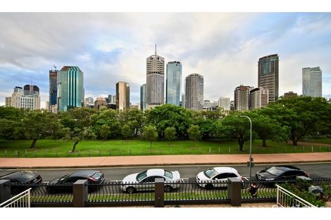 Property photo of 413/36 Macdonald Street Kangaroo Point QLD 4169