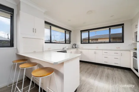 Property photo of 4 Worrell Place Armidale NSW 2350