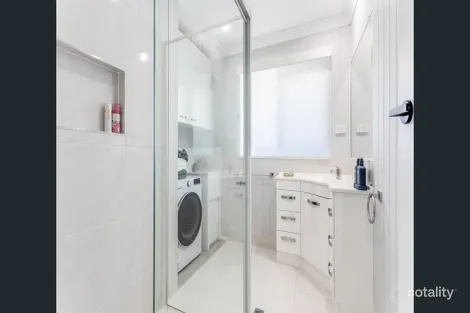 Property photo of 2/592 Oxley Avenue Scarborough QLD 4020