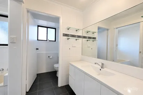 Property photo of 30 Thompson Place Minto NSW 2566