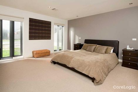 Property photo of 18 Honeyeater Grove Narre Warren VIC 3805