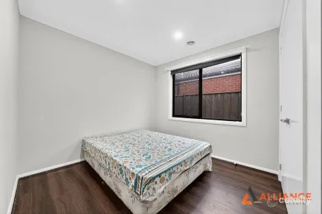 Property photo of 11 Andross Circuit Tarneit VIC 3029