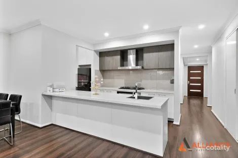 Property photo of 11 Andross Circuit Tarneit VIC 3029