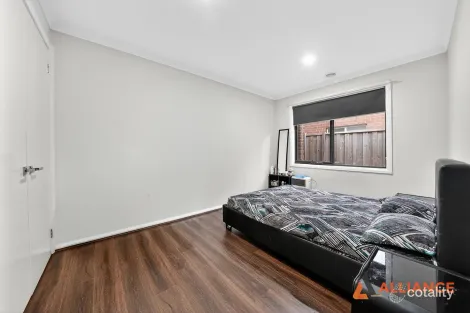 Property photo of 11 Andross Circuit Tarneit VIC 3029