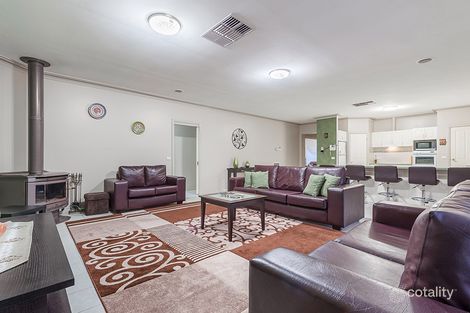 Property photo of 18 Grandview Boulevard Craigieburn VIC 3064