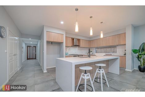 Property photo of 21 Roseneath Way Mickleham VIC 3064