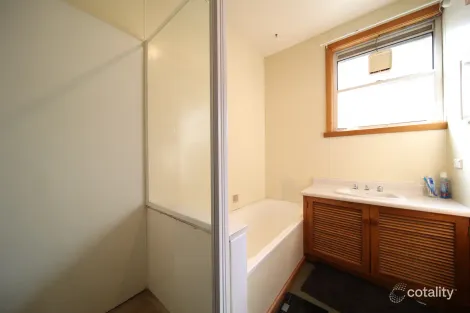 Property photo of 1 Banksia Place Rosebery TAS 7470