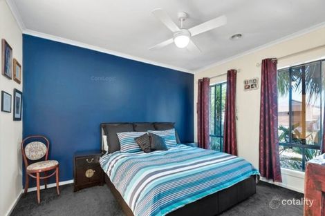Property photo of 5 Whitlam Green Point Cook VIC 3030
