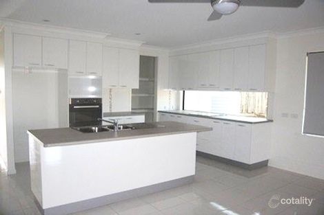 Property photo of 7 Hook Court Sarina QLD 4737