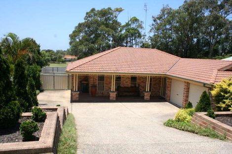 60 Silky Oak Dr, Caves Beach, NSW 2281