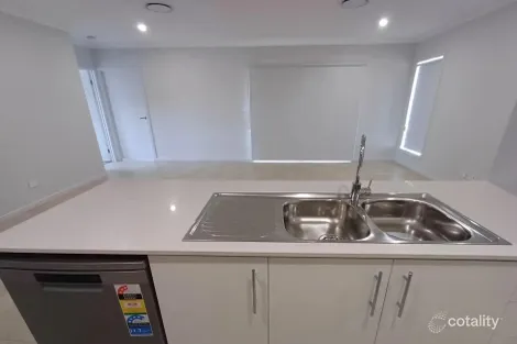 Property photo of 4 Quetta Close Eli Waters QLD 4655
