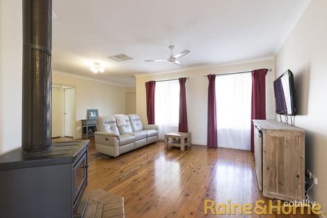 Property photo of 2 Willowbend Way Dubbo NSW 2830