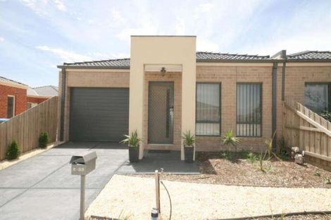 2/33 Horseshoe Cct, Truganina, VIC 3029