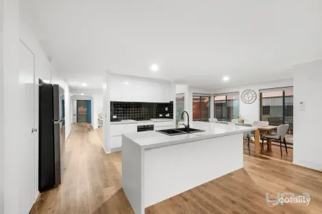 Property photo of 7 Narooma Avenue Burnside VIC 3023