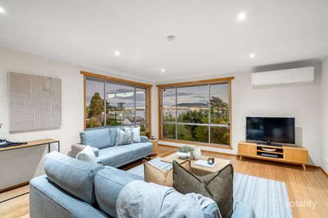 Property photo of 127 Derwent Avenue Lindisfarne TAS 7015