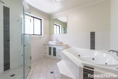 Property photo of 16 Sapphire Crescent Kelso NSW 2795