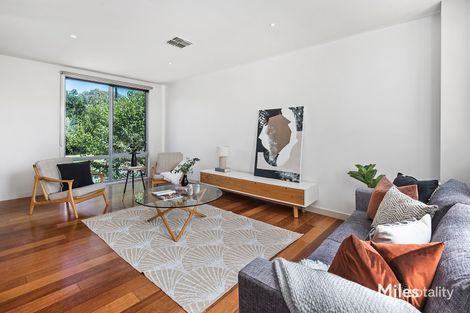 Property photo of 26 Springthorpe Boulevard Macleod VIC 3085