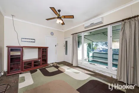 Property photo of 18 Jinda Road Koongamia WA 6056