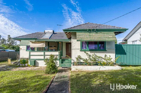 Property photo of 18 Jinda Road Koongamia WA 6056