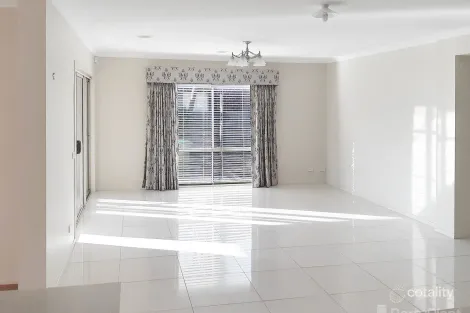 Property photo of 44 Darwin Way Pakenham VIC 3810