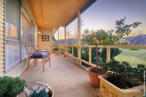 Property photo of 122 Simkin Crescent Kooringal NSW 2650