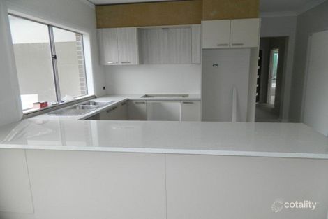 Property photo of 8 Hood Place Pakenham VIC 3810