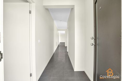 Property photo of 72 Kingbird Avenue Tarneit VIC 3029